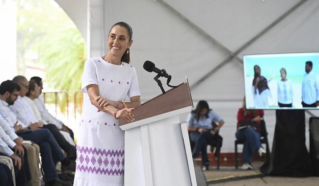 Presidenta Claudia Sheinbaum anuncia decreto para fomentar el ecoturismo en Mahahual, en coordinación con las comunidades