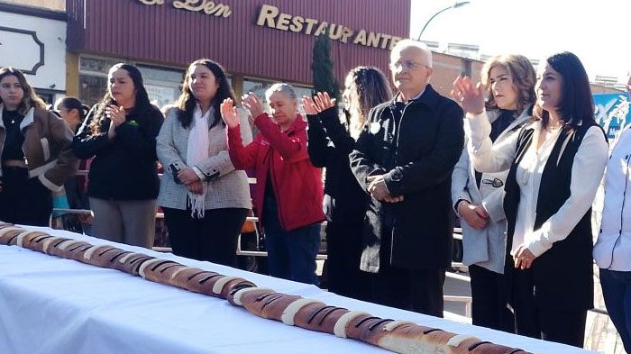 Celebra alcalde Beto Pérez con familias el Día de Reyes con mega rosca
